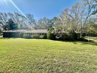 WATERFRONT! FISHERMAN'S PARADISE! This one story three bedroom - photo 5