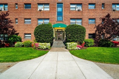 No need to look any further, you're home. This well maintained - photo 1