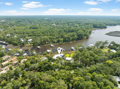 Welcome to this stunning waterfront retreat in historic Point - photo 4