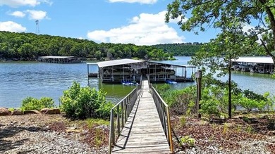 EUFAULA LAKEFRONT LUXURY LIVING STARTS HERE Nestled in the - photo 16