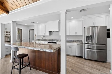 EUFAULA LAKEFRONT LUXURY LIVING STARTS HERE Nestled in the - photo 24