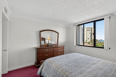This 2 bedroom 2 Bath condo, directly on the ocean. Ultimate - photo 25