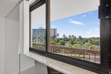 This 2 bedroom 2 Bath condo, directly on the ocean. Ultimate - photo 34