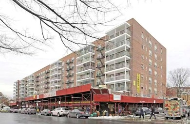 This beautifully renovated condo in the heart of Flushing offers - photo 1