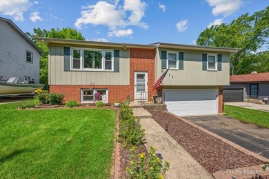 Welcome home! This beautifully maintained 3-bedroom, 1.1-bath - photo 2