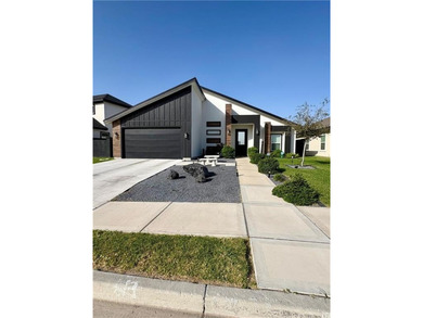 Stunning golf-course home located in a highly sought-after - photo 2
