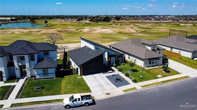 Stunning golf-course home located in a highly sought-after - photo 4