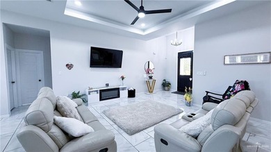 Stunning golf-course home located in a highly sought-after - photo 9