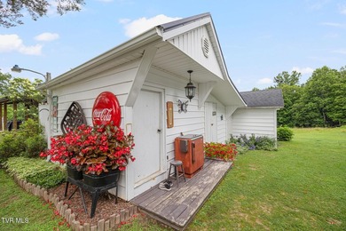 Welcome to this beautifully preserved Tennessee farmhouse - photo 10