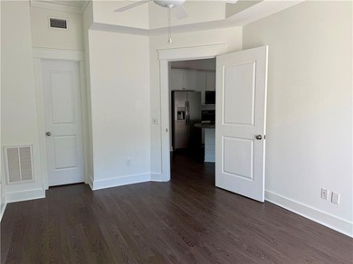 Price reduced. Great location! Walk to pier/village. Fresh paint - photo 11