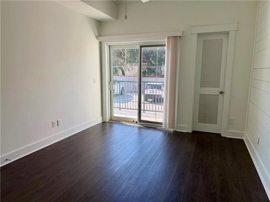 Price reduced. Great location! Walk to pier/village. Fresh paint - photo 12