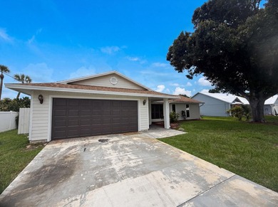 2305 SW Fern Cir is a one-story Port Saint Lucie home with a - photo 30