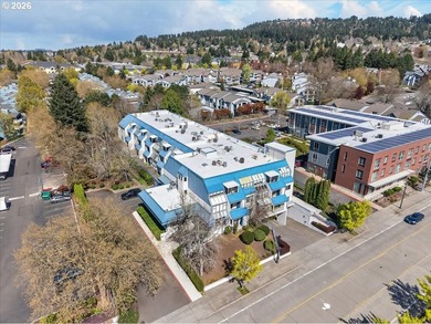 Welcome home to this move-in ready top-floor condo ideally - photo 34