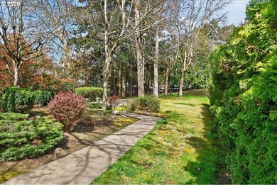 Welcome home to this move-in ready top-floor condo ideally - photo 36