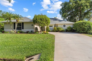 Enjoy easy Florida living in this well-maintained Tozzolo-built - photo 1
