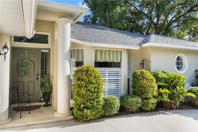 Enjoy easy Florida living in this well-maintained Tozzolo-built - photo 4