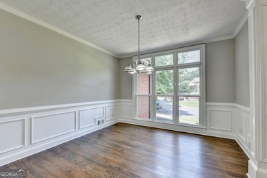 Elegant fully renovated Ranch Style house, ready to move in - photo 9