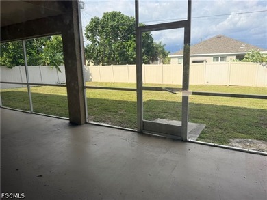Welcome to this charming 3-bedroom, 2-bathroom single-family - photo 12