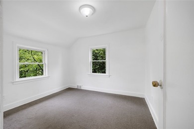 Welcome to this beautifully refreshed 3-bedroom, 1-bath home - photo 19