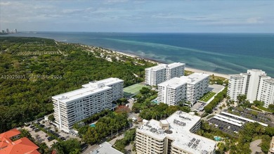 Experience the best of Key Biscayne living in this beautifully - photo 23