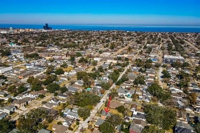 REDUCED: This is a fabulous home in an incredible neighborhood - photo 31