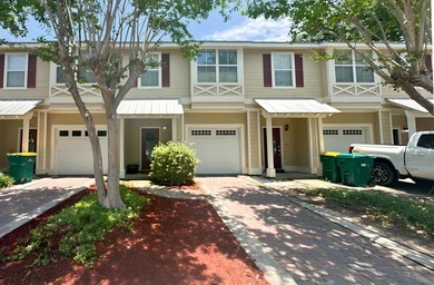 Located just off Main Street in Destin - this 3 bed, 2 bath - photo 1