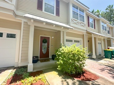 Located just off Main Street in Destin - this 3 bed, 2 bath - photo 3