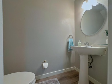Located just off Main Street in Destin - this 3 bed, 2 bath - photo 8