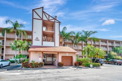 Lake Condo For Sale in Delray Beach, Florida