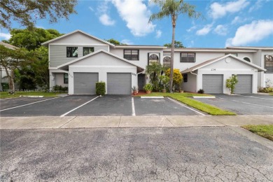 Lake Townhome/Townhouse For Sale in Pembroke Pines, Florida