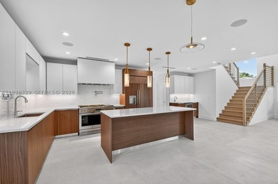 Magnificent newly constructed 5BR/5BA smart home in the heart of - photo 6