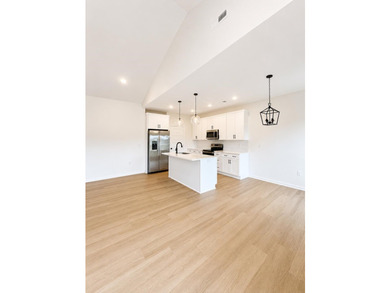 Welcome to this beautifully crafted cottage-style new - photo 11