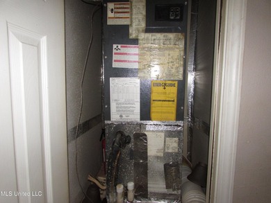 Great investment potential. 3/2 on each side. One side rented - photo 12