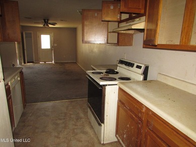 Great investment potential. 3/2 on each side. One side rented - photo 13