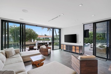 Stunning contemporary 5-bedroom + office waterfront residence - photo 13