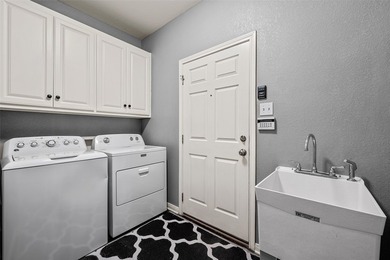 Gorgeous, move-in ready 2-bedroom, 2-bathroom home nestled near - photo 14