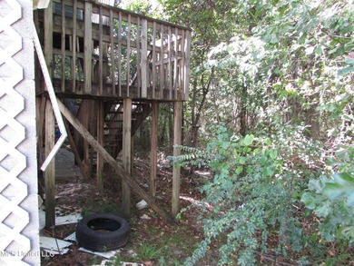 Great investment potential. 3/2 on each side. One side rented - photo 15