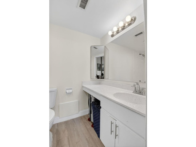 Beautiful and elegant 2-bedroom, 2.5-bath townhome in one of the - photo 20