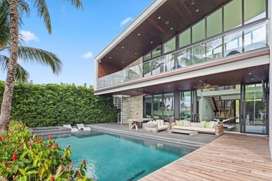 Stunning contemporary 5-bedroom + office waterfront residence - photo 23