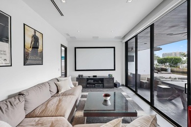Stunning contemporary 5-bedroom + office waterfront residence - photo 25
