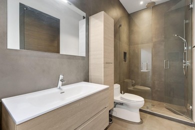 Stunning contemporary 5-bedroom + office waterfront residence - photo 26