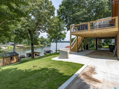 Great location, even better lake views! This move-in ready home - photo 27