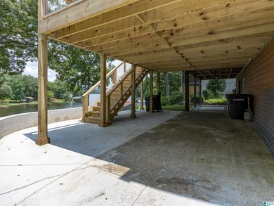 Great location, even better lake views! This move-in ready home - photo 28