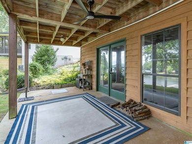Great location, even better lake views! This move-in ready home - photo 29