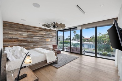 Stunning contemporary 5-bedroom + office waterfront residence - photo 29