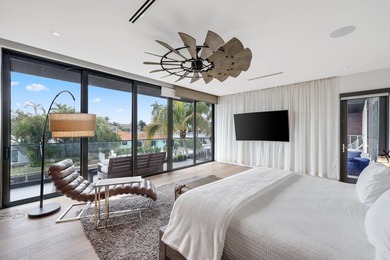 Stunning contemporary 5-bedroom + office waterfront residence - photo 30