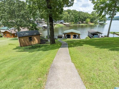 Great location, even better lake views! This move-in ready home - photo 32