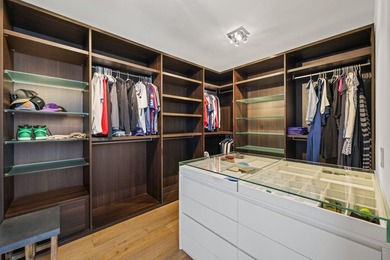 Stunning contemporary 5-bedroom + office waterfront residence - photo 32
