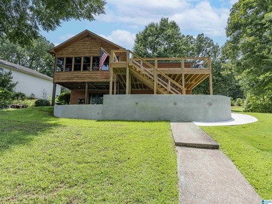 Great location, even better lake views! This move-in ready home - photo 34