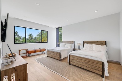 Stunning contemporary 5-bedroom + office waterfront residence - photo 34